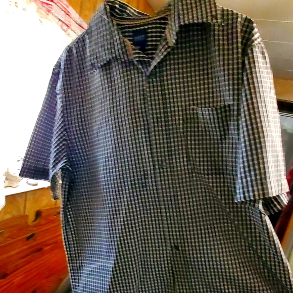Short sleeve button up black and white - Picture 1 of 2